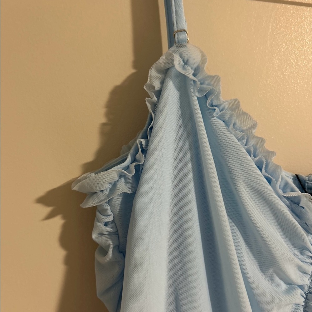 PrettyLittleThing Light Blue Maxi Dress - Picture 4 of 5